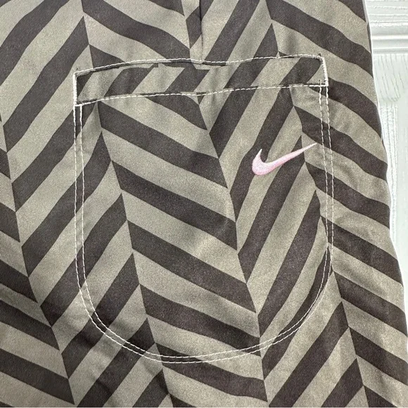 Nike Golf Tour Performance size 8 shorts, brown/black, pink swoosh, athletic - Picture 9 of 10